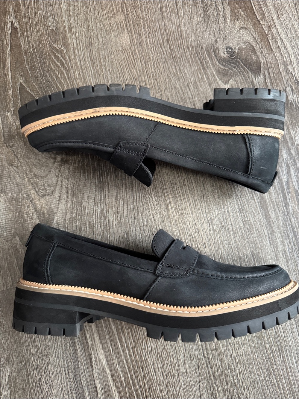 TOMS Cara Black Leather Penny Loafers with Tan Trim - Picture 2 of 9